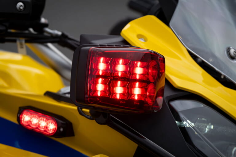BMW F900XR 首都高速パトロールバイク|CB400スーパーフォアに代わり、首都高パトロールに黄色のBMW! 「F900XR」を12月上旬より黄バイとして運用