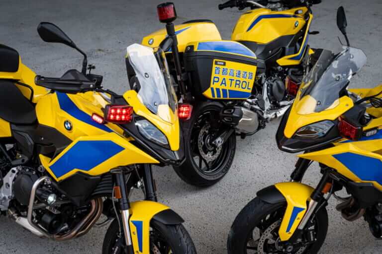 BMW F900XR 首都高速パトロールバイク|CB400スーパーフォアに代わり、首都高パトロールに黄色のBMW! 「F900XR」を12月上旬より黄バイとして運用