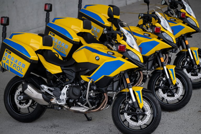 BMW F900XR 首都高速パトロールバイク|CB400スーパーフォアに代わり、首都高パトロールに黄色のBMW! 「F900XR」を12月上旬より黄バイとして運用