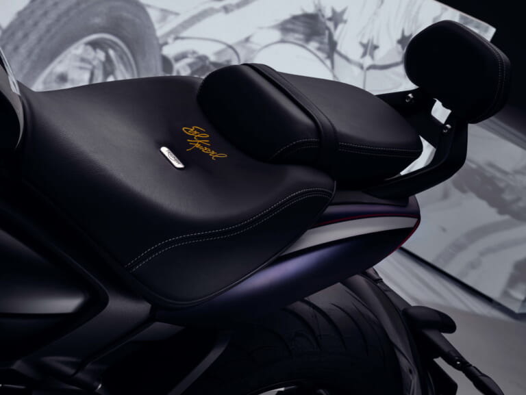 ROCKET 3 GT EVEL KNIEVEL|【世界限定500台】トライアンフ「ロケット3 EVEL KNIEVEL」RとGTの2種類で登場!