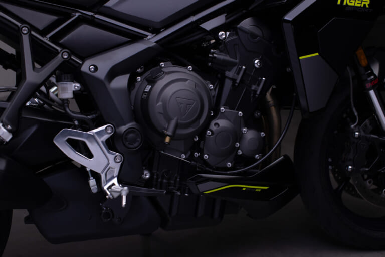 Triumph Tiger Sport 800|新エンジン搭載! トラのミドルアドベンチャーTigerSport800に’25モデルが登場