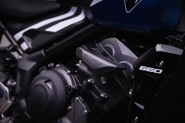 Triumph TRIDENT 660|お値段据え置き! ’25トライアンフ トライデント660が4色展開で登場