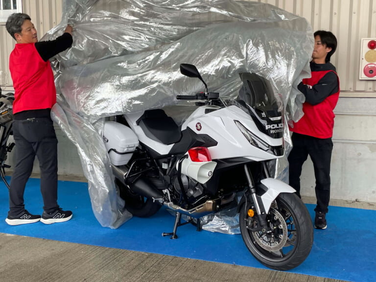 Honda NT1100 POLICE|全国の警察で運用が始まったCB1300Pの後継白バイ! ホンダ「NT1100P」のディテールに迫る