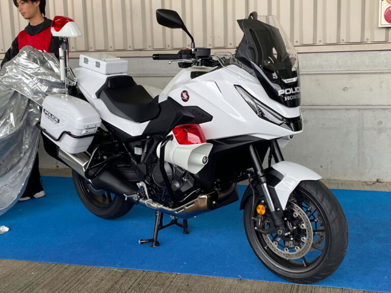 Honda NT1100 POLICE|全国の警察で運用が始まったCB1300Pの後継白バイ! ホンダ「NT1100P」のディテールに迫る