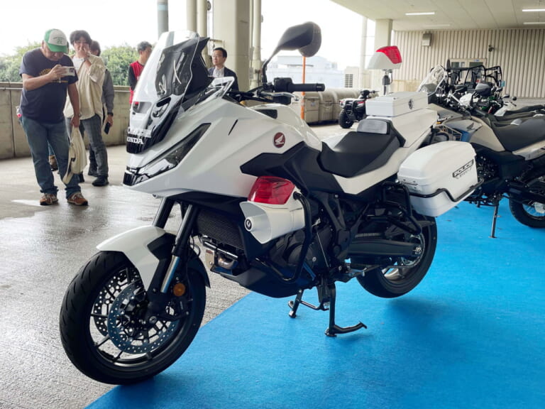 Honda NT1100 POLICE|全国の警察で運用が始まったCB1300Pの後継白バイ! ホンダ「NT1100P」のディテールに迫る