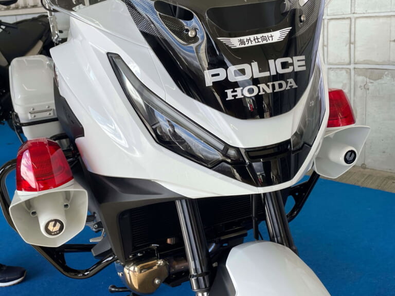 Honda NT1100 POLICE|全国の警察で運用が始まったCB1300Pの後継白バイ! ホンダ「NT1100P」のディテールに迫る