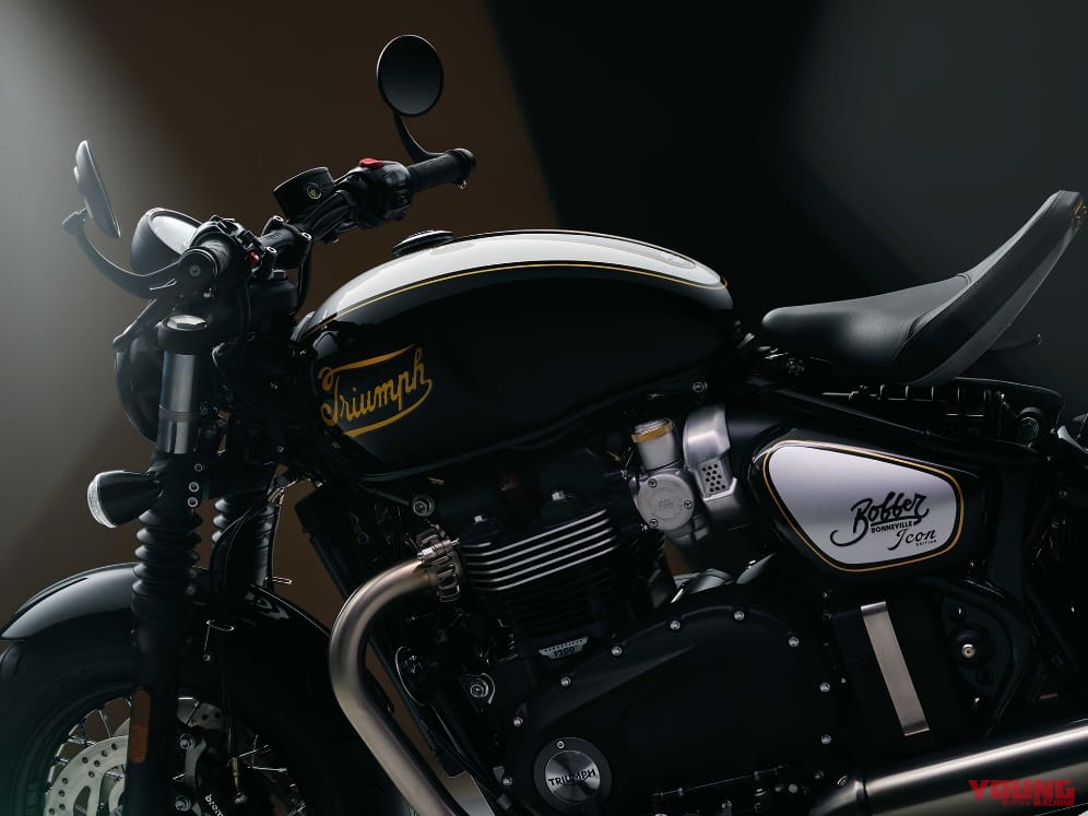 トライアンフのネオクラシックにICON EDITION 7モデルが登場【ゴールド筆記体ロゴのカスタム感!】