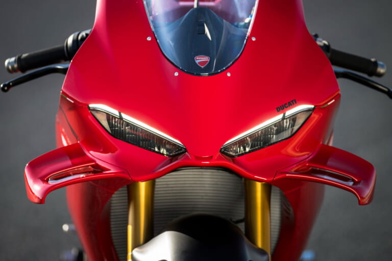 ドゥカティ|パニガーレV4S|まるでMotoGPマシン?! 制御、シャシー、デザインを一新! ドゥカティ「パニガーレV4S」試乗インプレッション