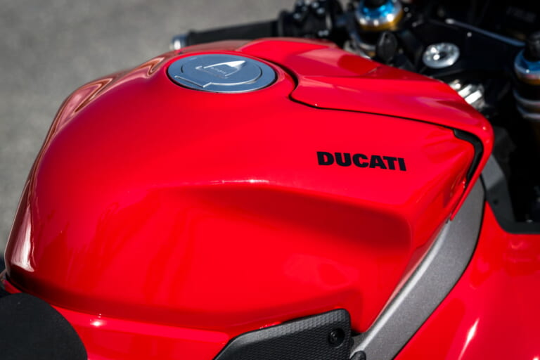 ドゥカティ|パニガーレV4S|まるでMotoGPマシン?! 制御、シャシー、デザインを一新! ドゥカティ「パニガーレV4S」試乗インプレッション