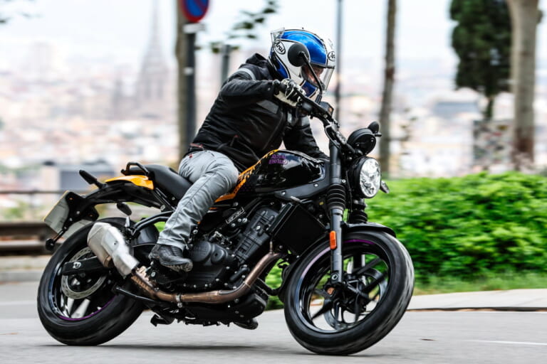 ロイヤルエンフィールド|ゲリラ450|試乗インプレッション|ヒマラヤと血を分けたタフなロードスター ロイヤルエンフィールド「ゲリラ450」試乗インプレッション