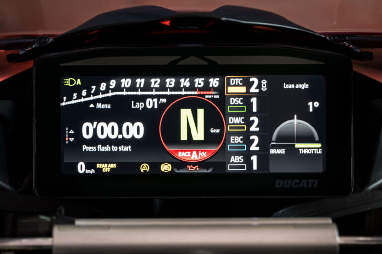 ドゥカティ|パニガーレV4S|まるでMotoGPマシン?! 制御、シャシー、デザインを一新! ドゥカティ「パニガーレV4S」試乗インプレッション