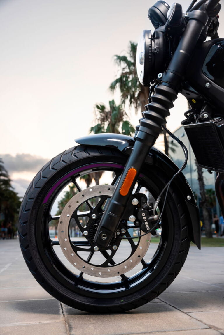 ロイヤルエンフィールド|ゲリラ450|ヒマラヤと血を分けたタフなロードスター ロイヤルエンフィールド「ゲリラ450」試乗インプレッション