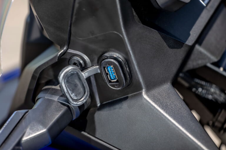 スズキ|Vストローム800|「名車の予感!」「やっぱ前輪19インチ」スズキ V-STROM 800 試乗インプレッション