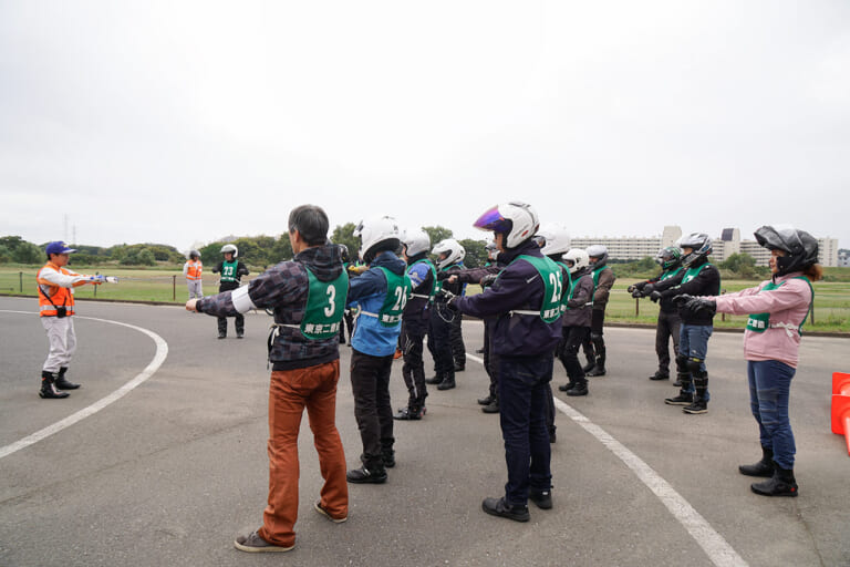 日本二輪車普及安全協会|ベーシックライディングレッスン|「公道がもう怖くない」「基本は大事ね」生まれ変わった初心者メインの安全運転講習会「ベーシックライディングレッスン」レポート