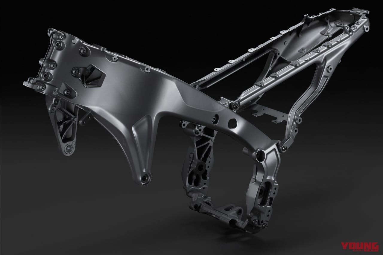 |「ホイールR6用?」「ウイング付きで空力めちゃイイ!」ヤマハYZF-R9 開発者インタビュー【後編:エンジン/足回り/空力ほか】