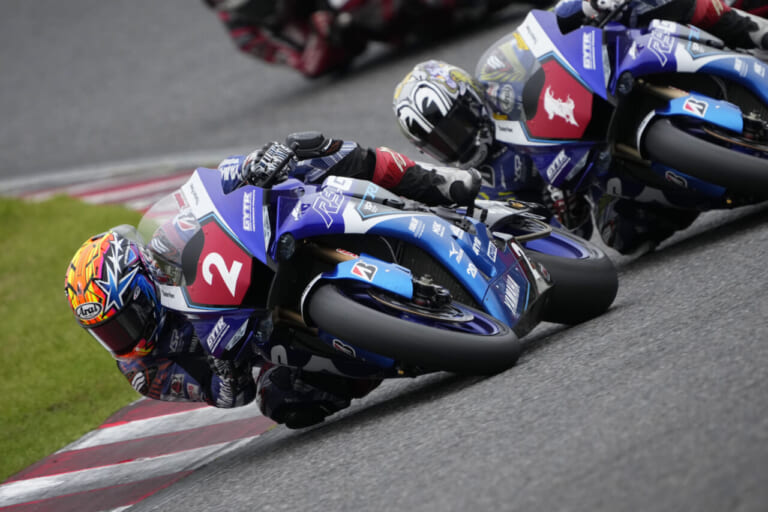 ヤマハ発動機｜ヤマハの手｜YZF-R1｜エンジン組立