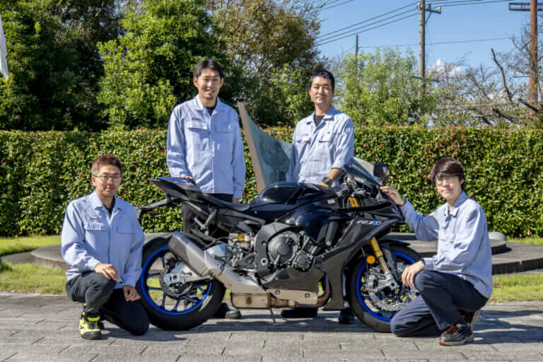 ヤマハ発動機｜ヤマハの手｜YZF-R1｜エンジン組立