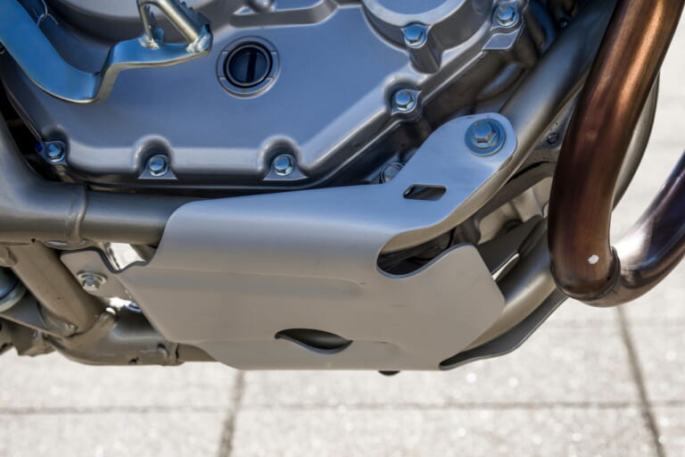 カワサキ|KLX230シェルパ|とっつきやすさは一緒だけど違いあり! 2025カワサキ「KLX230シェルパ/S」ライディングポジション/ディテール比較