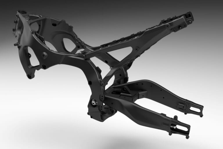 ヤマハ|YZF-R9|開発者インタビュー|「ホイールR6用?」「ウイング付きで空力めちゃイイ!」ヤマハYZF-R9 開発者インタビュー【後編:エンジン/足回り/空力ほか】