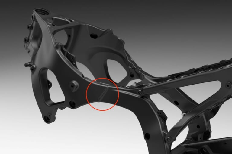 ヤマハ|YZF-R9|開発者インタビュー|「MT-09エンジンでSS?!」「無茶振りにもほどがある!!」ヤマハYZF-R9 開発者インタビュー【前編:企画意図/車体ほか】