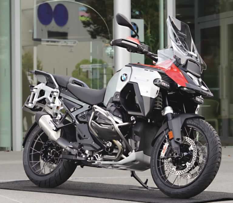 BMWモトラッドもノークラッチ化! R1300GS Adventure登場 WEBヤングマシン｜新車バイクニュース