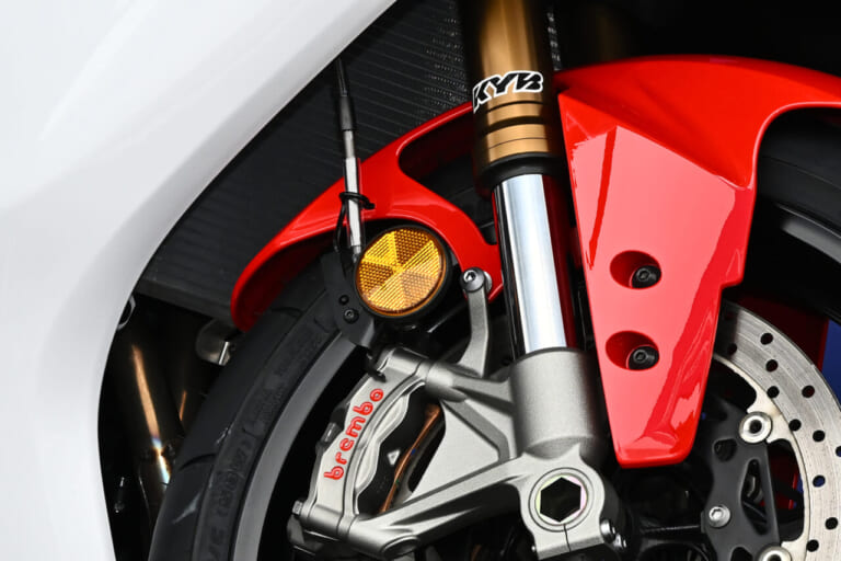 ヤマハ|YZF-R9|開発者インタビュー|「ホイールR6用?」「ウイング付きで空力めちゃイイ!」ヤマハYZF-R9 開発者インタビュー【後編:エンジン/足回り/空力ほか】