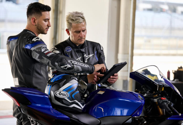 ヤマハ|YZF-R9|開発者インタビュー|「ホイールR6用?」「ウイング付きで空力めちゃイイ!」ヤマハYZF-R9 開発者インタビュー【後編:エンジン/足回り/空力ほか】