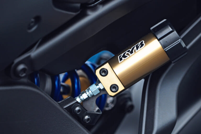 ヤマハ|YZF-R9|開発者インタビュー|「ホイールR6用?」「ウイング付きで空力めちゃイイ!」ヤマハYZF-R9 開発者インタビュー【後編:エンジン/足回り/空力ほか】