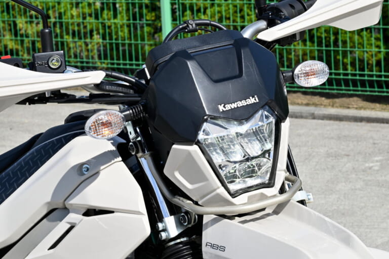 カワサキ|KLX230シェルパ|とっつきやすさは一緒だけど違いあり! 2025カワサキ「KLX230シェルパ/S」ライディングポジション/ディテール比較