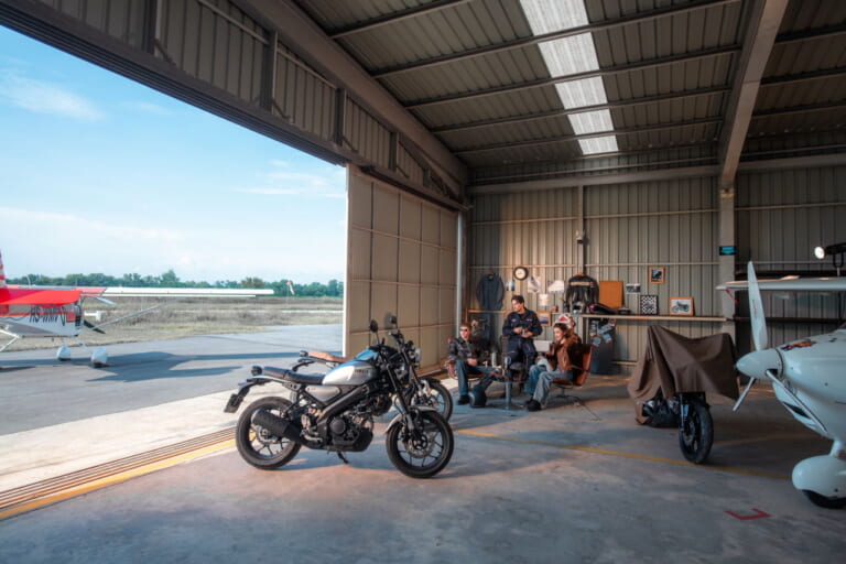 ヤマハ｜XSR155｜タイ仕様｜2024年モデル｜「この色ほしい…」 ヤマハXSR155 ダークネイビーブルー登場、可変バルブ機構VVAを搭載した軽二輪ヘリテイジスポーツ【海外】