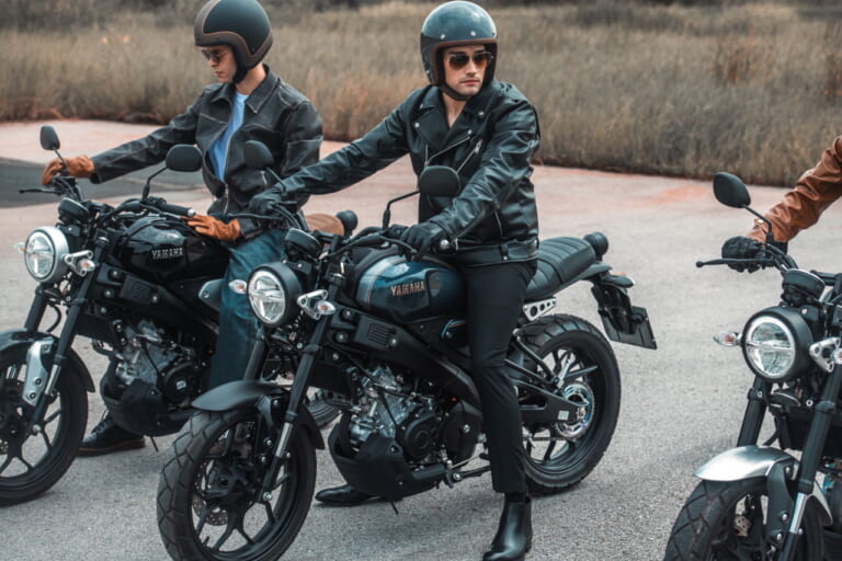 ヤマハ｜XSR155｜タイ仕様｜2024年モデル｜「この色ほしい…」 ヤマハXSR155 ダークネイビーブルー登場、可変バルブ機構VVAを搭載した軽二輪ヘリテイジスポーツ【海外】