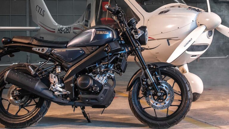 「この色ほしい…」 ヤマハXSR155 ダークネイビーブルー登場、可変バルブ機構VVAを搭載した軽二輪ヘリテイジスポーツ【海外】