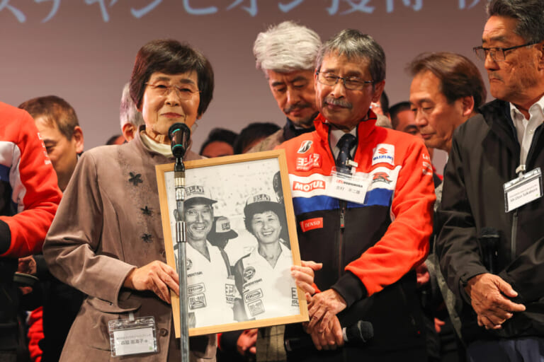 ヨシムラジャパン|創業70周年|EWCシリーズチャンピオン獲得祝勝会|「ゲストが豪華すぎ」長瀬智也にレジェンドライダーも参加! ヨシムラが創業70周年&2024世界耐久シリーズチャンピオン獲得の祝勝会を開催