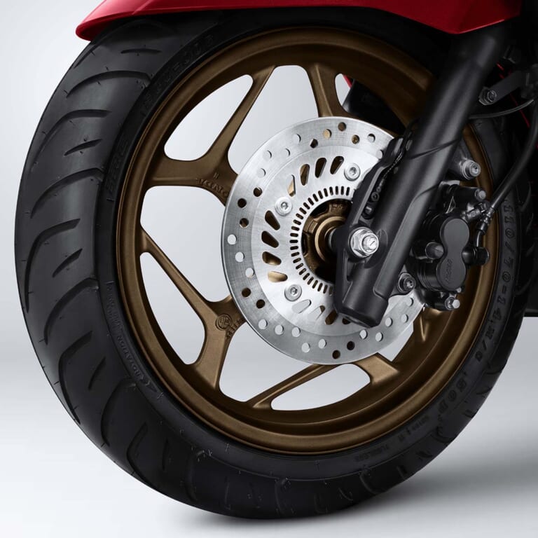 ホンダ|PCX160|インドネシア仕様|2025年モデル|ホンダが「PCX160」をモデルチェンジ! スマホ連携TFTメーターを獲得し、ウインカーはポジションライトと一体型に【海外】