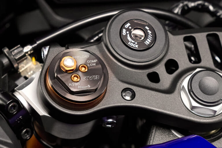 ヤマハ|YZF-R9|開発者インタビュー|「ホイールR6用?」「ウイング付きで空力めちゃイイ!」ヤマハYZF-R9 開発者インタビュー【後編:エンジン/足回り/空力ほか】