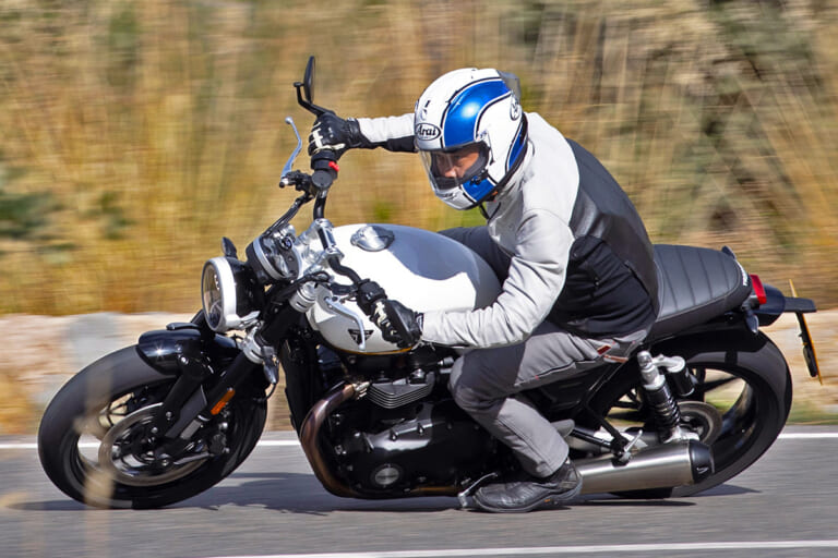 トライアンフ　TRIUMPH　モダンクラシック　スピードツイン1200　SPEED TWIN 1200 RS　試乗　インプレ　ネオクラシック