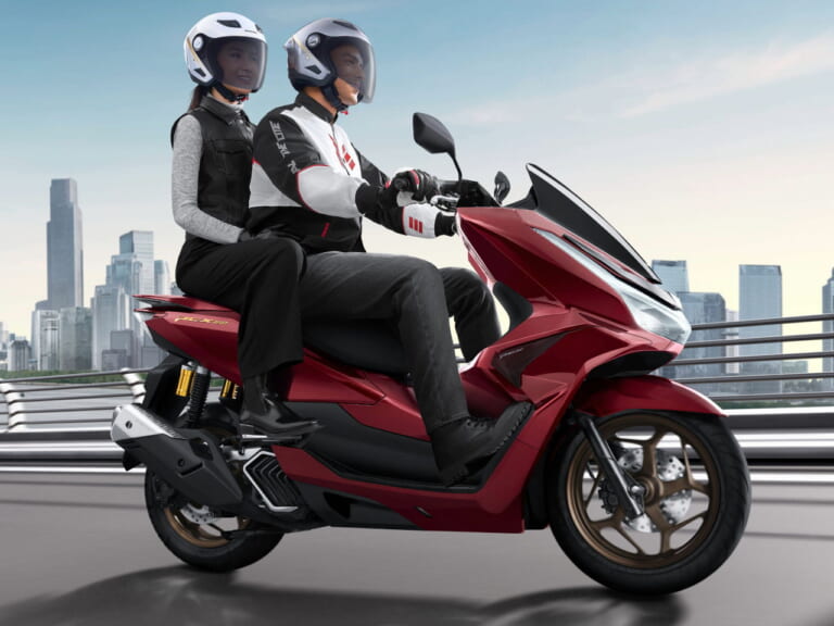 ホンダ|PCX160|インドネシア仕様|2025年モデル|ホンダが「PCX160」をモデルチェンジ! スマホ連携TFTメーターを獲得し、ウインカーはポジションライトと一体型に【海外】
