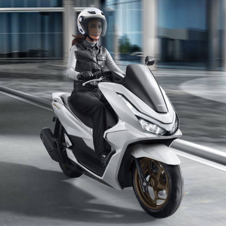 ホンダ|PCX160|インドネシア仕様|2025年モデル|ホンダが「PCX160」をモデルチェンジ! スマホ連携TFTメーターを獲得し、ウインカーはポジションライトと一体型に【海外】