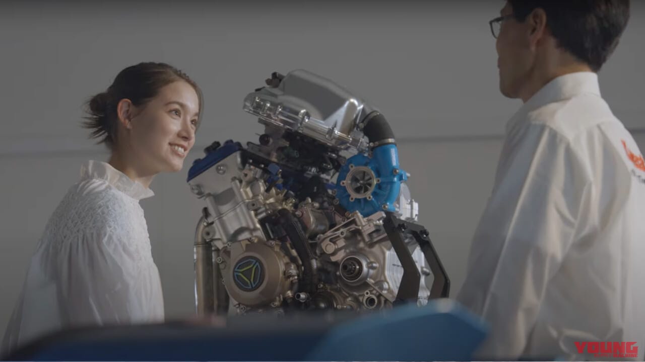 カワサキ水素大学|トラウデン直美|Ninja H2|水素エンジン|「これ水蒸気なんだ!」トラウデン直美さん、水素バイクの開発現場を直撃! カワサキ水素大学の新CMが公開「しっとりしてます」