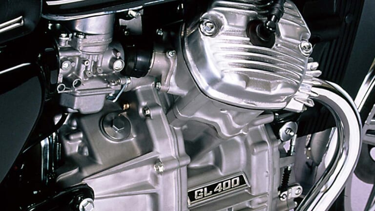 「ヘッドが捻れてる?!」「こんなエンジン造るとは…」ホンダが大攻勢に賭けた切り札は何とOHV！【このバイクに注目】