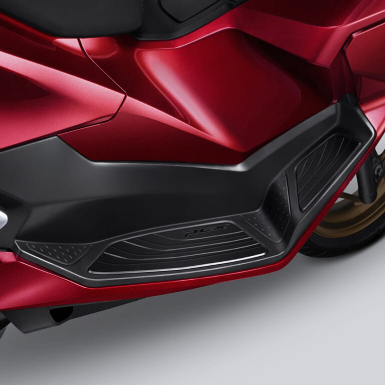 ホンダ|PCX160|インドネシア仕様|2025年モデル|ホンダが「PCX160」をモデルチェンジ! スマホ連携TFTメーターを獲得し、ウインカーはポジションライトと一体型に【海外】