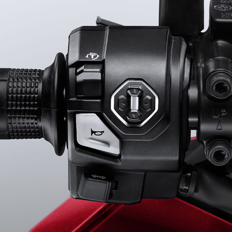 ホンダ|PCX160|インドネシア仕様|2025年モデル|ホンダが「PCX160」をモデルチェンジ! スマホ連携TFTメーターを獲得し、ウインカーはポジションライトと一体型に【海外】