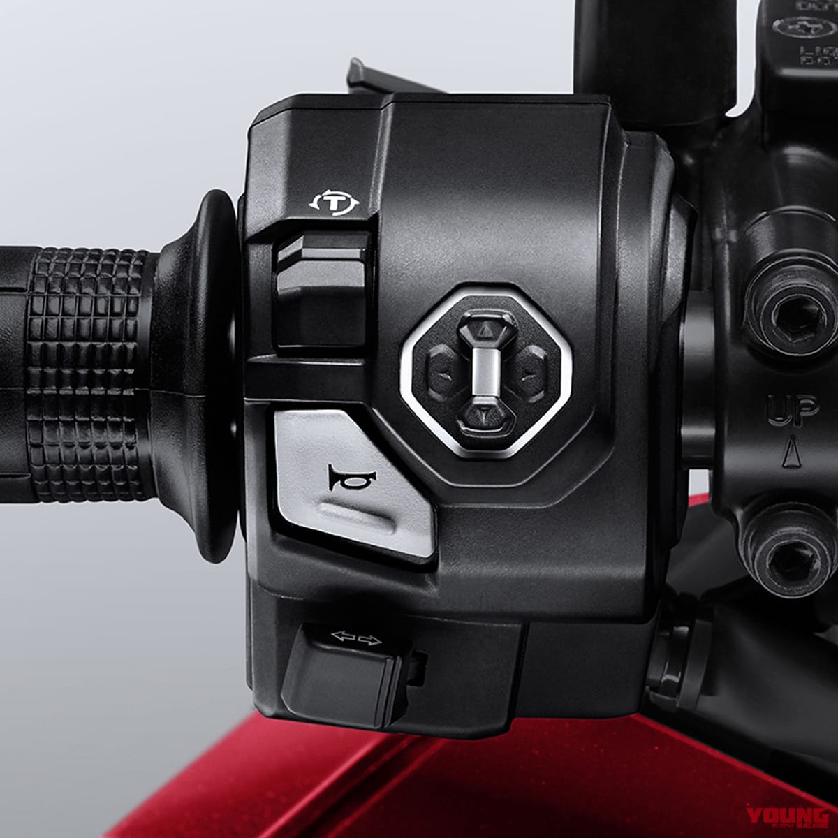 ホンダ|PCX160|インドネシア仕様|2025年モデル|ホンダが「PCX160」をモデルチェンジ! スマホ連携TFTメーターを獲得し、ウインカーはポジションライトと一体型に【海外】