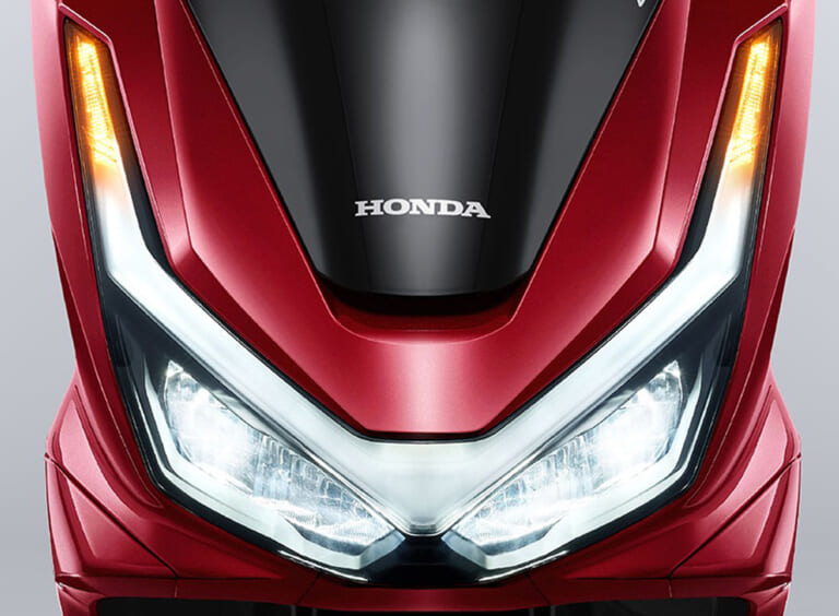 ホンダ|PCX160|インドネシア仕様|2025年モデル|ホンダが「PCX160」をモデルチェンジ! スマホ連携TFTメーターを獲得し、ウインカーはポジションライトと一体型に【海外】