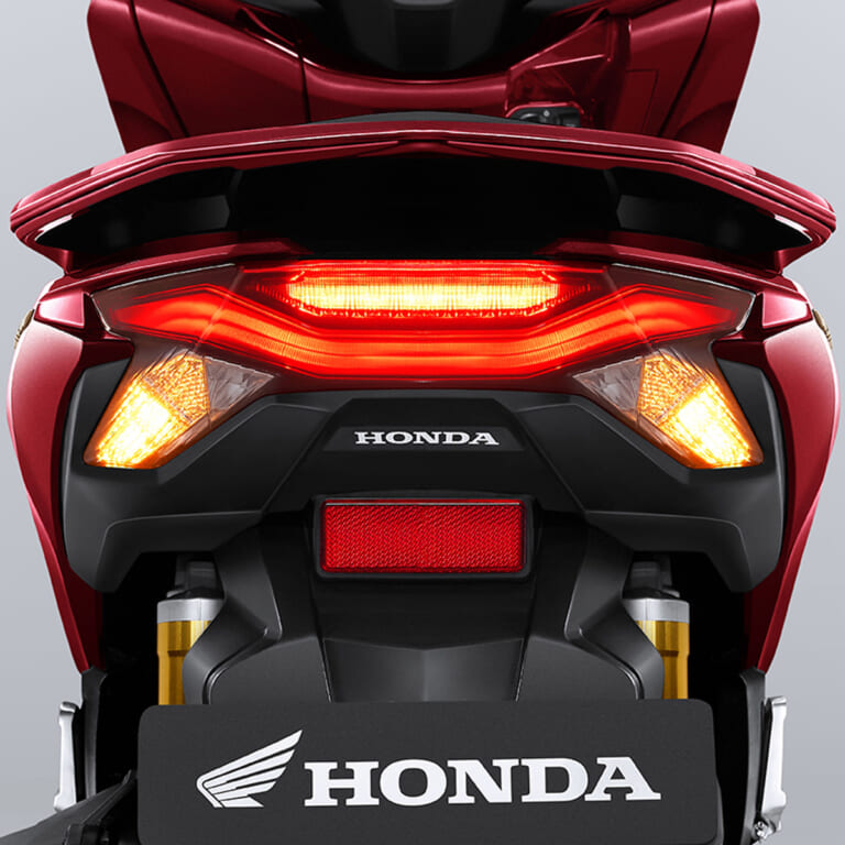 ホンダ|PCX160|インドネシア仕様|2025年モデル|ホンダが「PCX160」をモデルチェンジ! スマホ連携TFTメーターを獲得し、ウインカーはポジションライトと一体型に【海外】