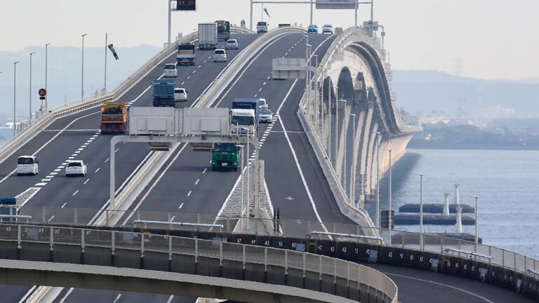 東京湾アクアラインの通行料が最大2倍に！ 深夜帯は半額の時間帯別 新料金制度を来年4月に導入……〈多事走論〉from Nom