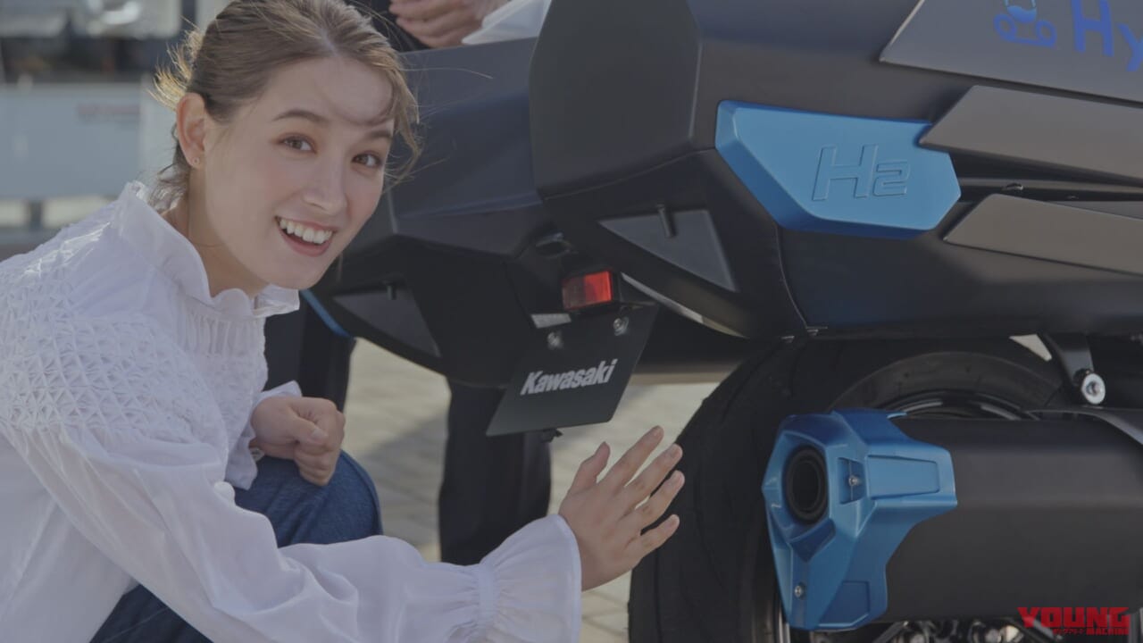 カワサキ水素大学|トラウデン直美|Ninja H2|水素エンジン|「これ水蒸気なんだ!」トラウデン直美さん、水素バイクの開発現場を直撃! カワサキ水素大学の新CMが公開「しっとりしてます」