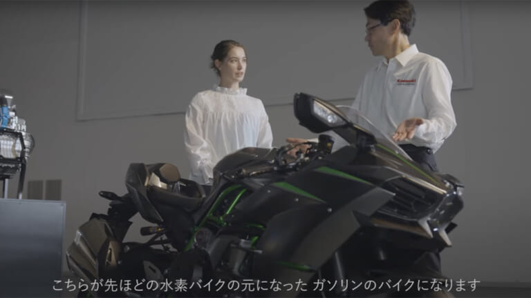 カワサキ水素大学|トラウデン直美|Ninja H2|水素エンジン|「これ水蒸気なんだ!」トラウデン直美さん、水素バイクの開発現場を直撃! カワサキ水素大学の新CMが公開「しっとりしてます」