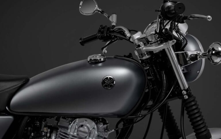 ヤマハ|SR400|タイ仕様|生きとったんかワレェ! 生誕47周年の2025年モデル、マットグレーとホワイトのSR400【海外】