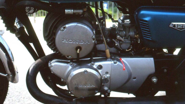 「え、空冷?!」〈幻名車〉’70年代ロータリーエンジンバイク3選【ホンダCB125／ヤマハRZ201／スズキRE-5】